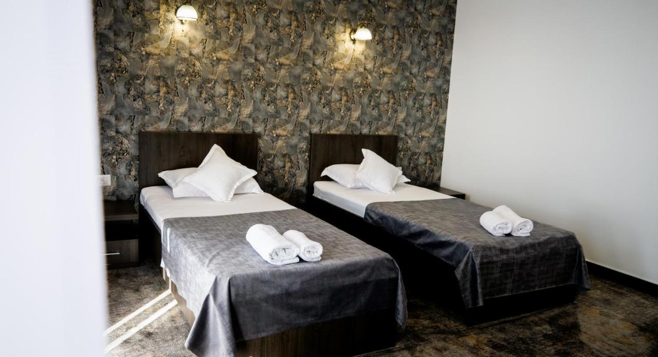 Motel Infinit Târgu Jiu المظهر الخارجي الصورة