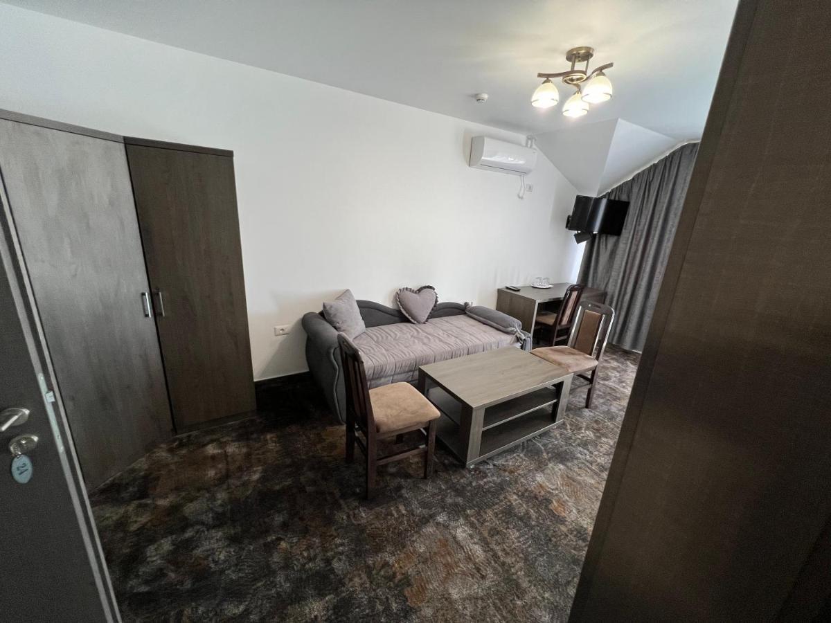 Motel Infinit Târgu Jiu المظهر الخارجي الصورة