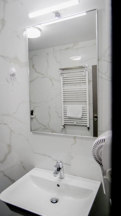 Motel Infinit Târgu Jiu المظهر الخارجي الصورة