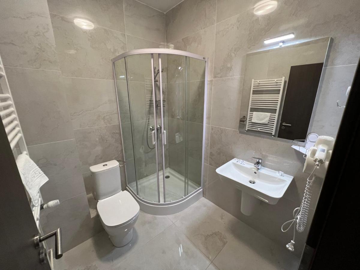 Motel Infinit Târgu Jiu المظهر الخارجي الصورة