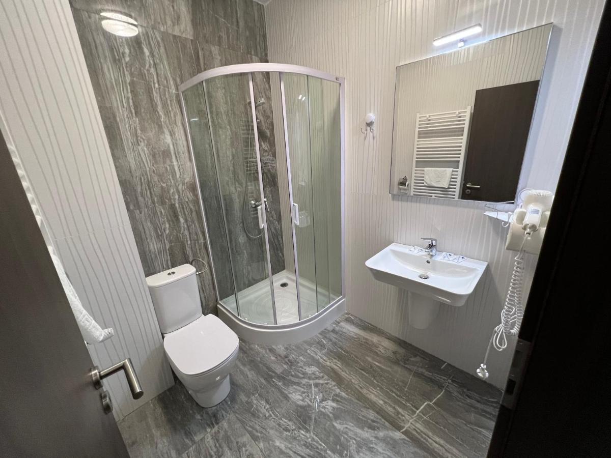 Motel Infinit Târgu Jiu المظهر الخارجي الصورة