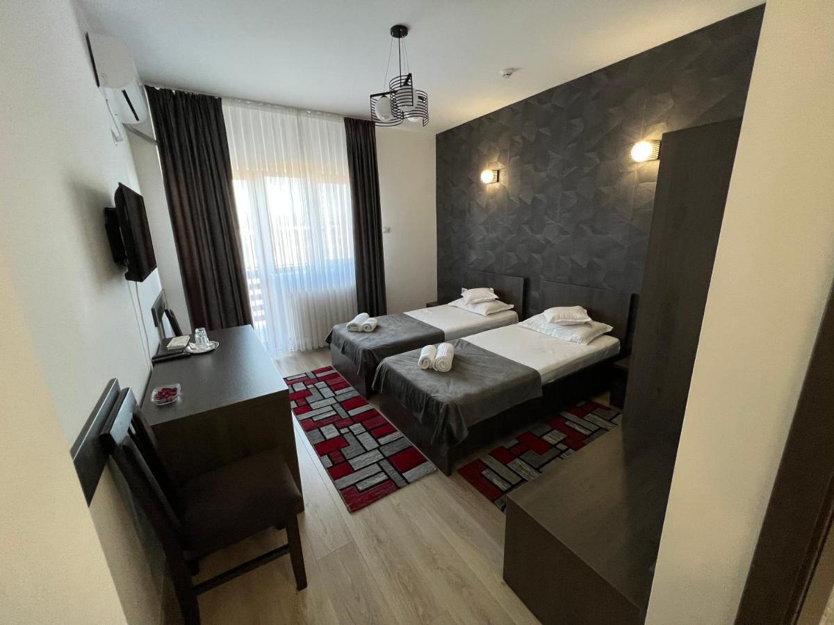 Motel Infinit Târgu Jiu المظهر الخارجي الصورة