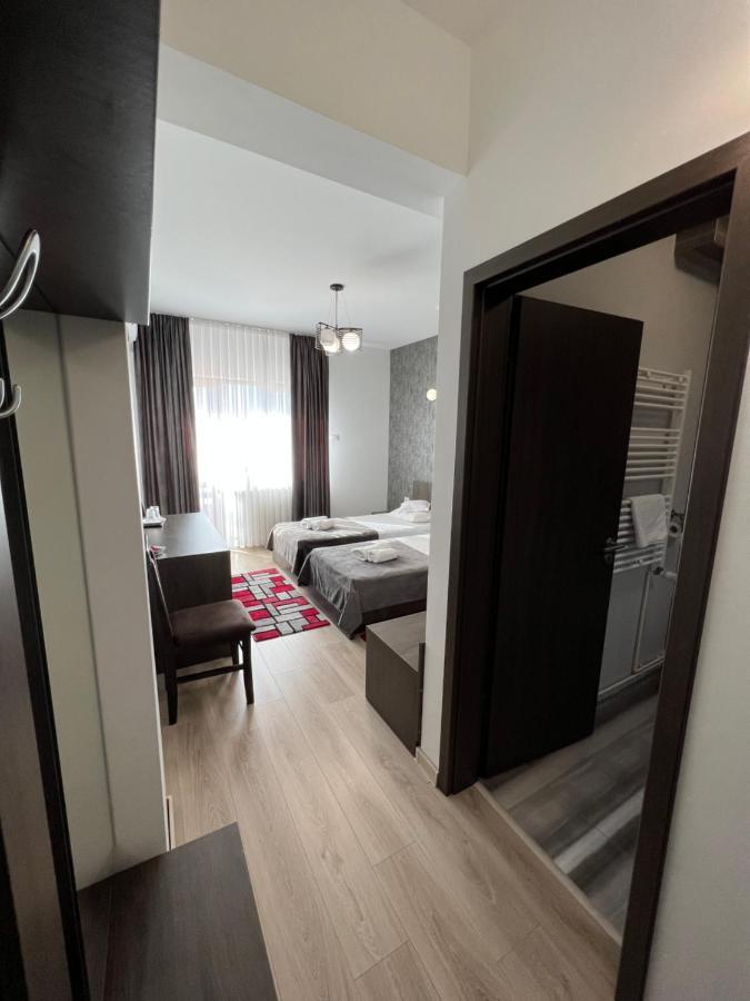 Motel Infinit Târgu Jiu المظهر الخارجي الصورة