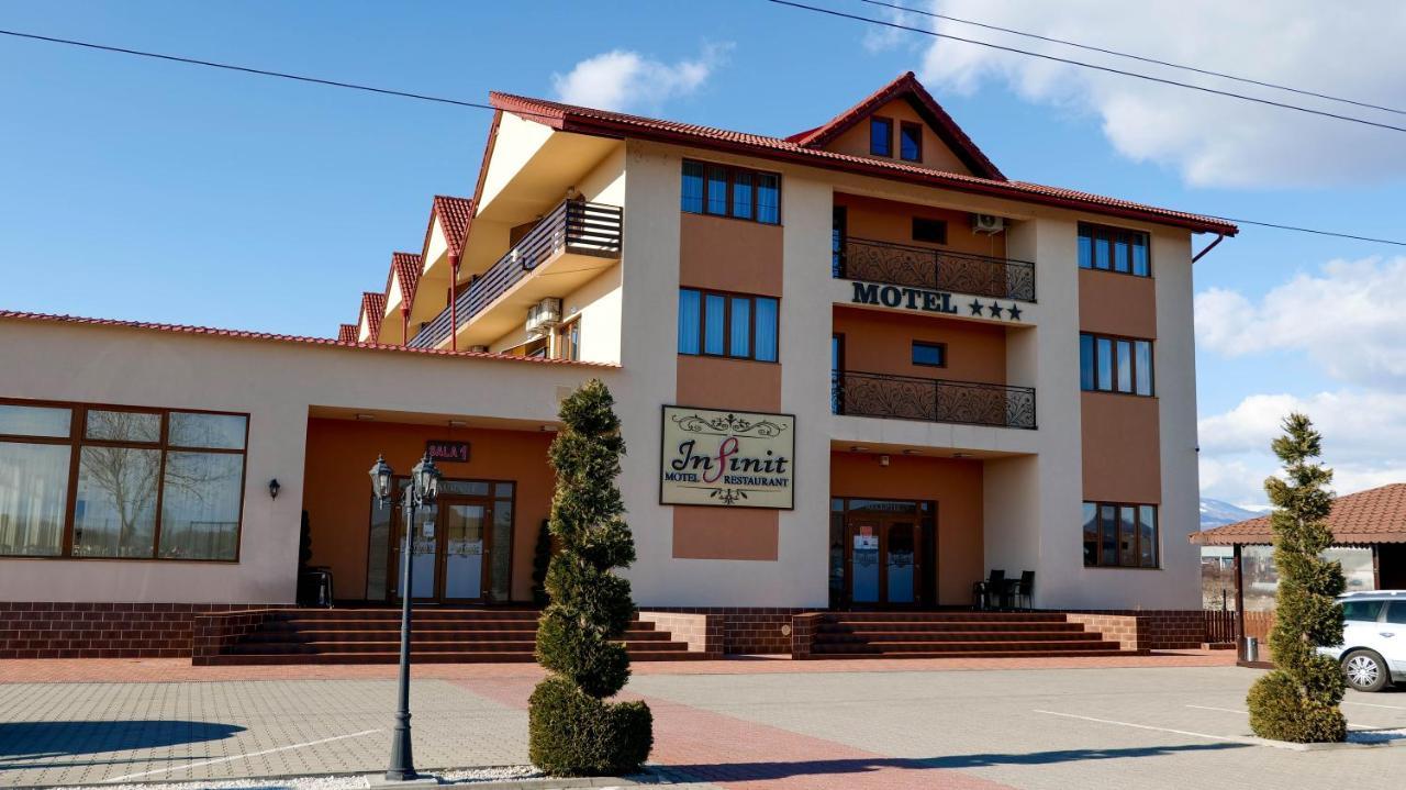 Motel Infinit Târgu Jiu المظهر الخارجي الصورة