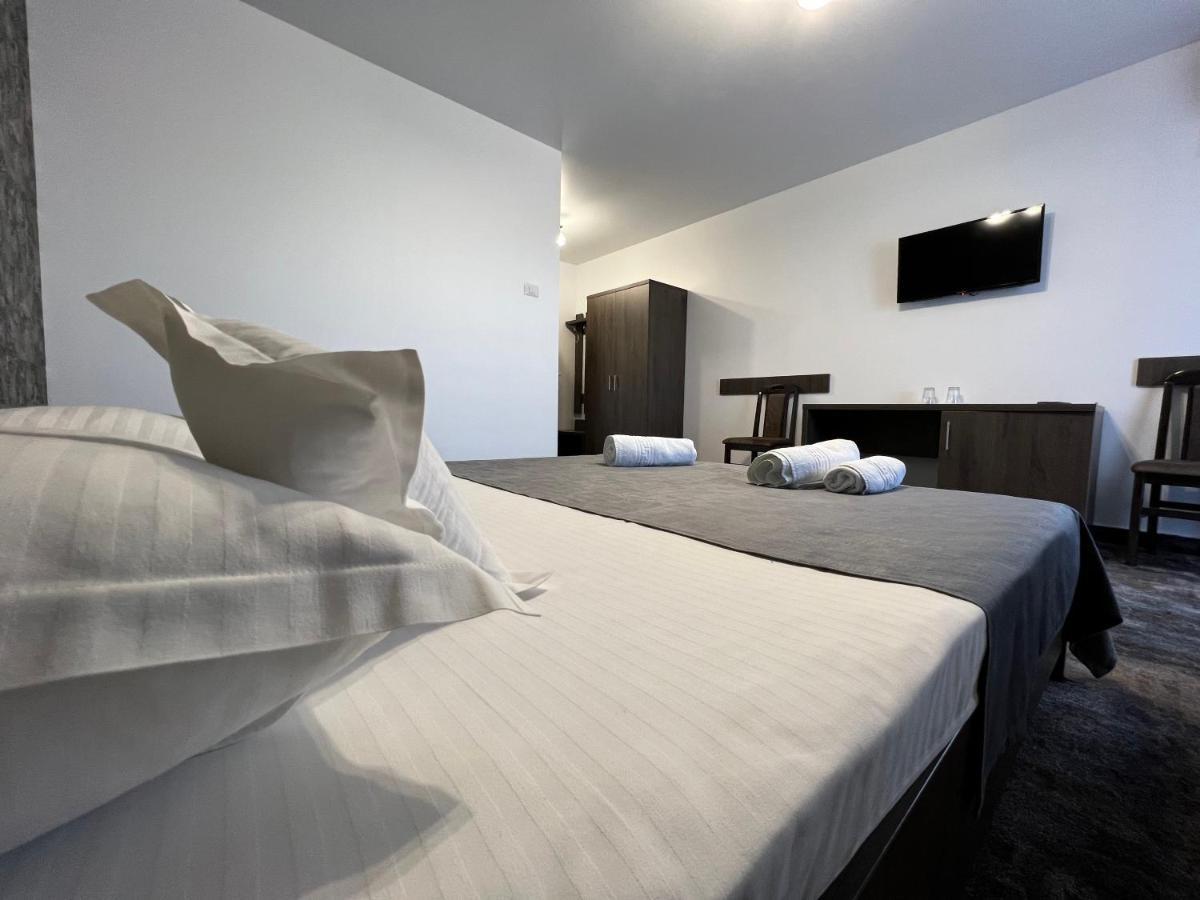 Motel Infinit Târgu Jiu المظهر الخارجي الصورة
